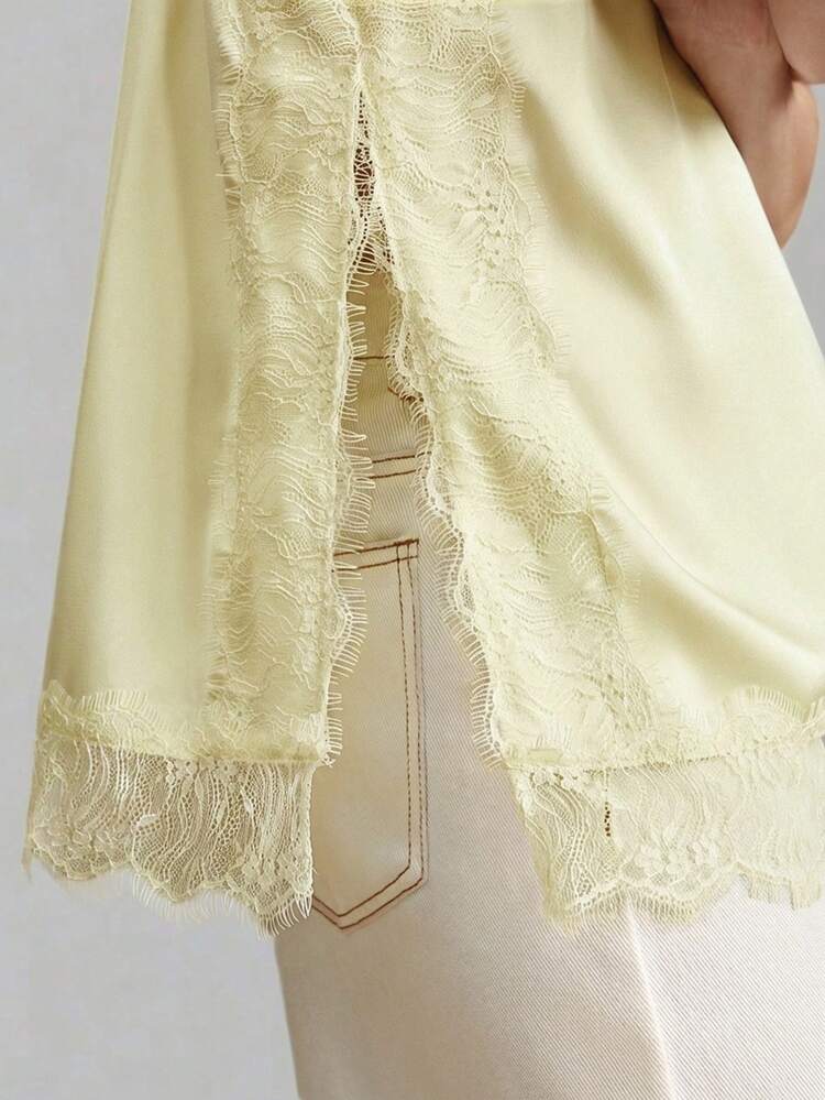 Women's Satin-Faced Pique Fabric Comfortable Soft Lace Trim Spaghetti Strap Side Slit Design Versatile High-Sense Elegant Cruise Wear Modern Urban Casual Business Office Attire Low-Key Old Money Vibe High-Quality Sophisticated Commuter Airport Apparel High-End Material Women Top