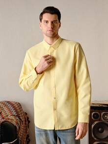 VeloEdit Kemeja Formal Pria Lengan Panjang Warna Kuning untuk Bisnis dan Perjalanan, Bahan Kain, Kancing Depan, Potongan Reguler, Gaya Klasik, Kerah Polos & Model Boyfriend. - Kuning - View 5