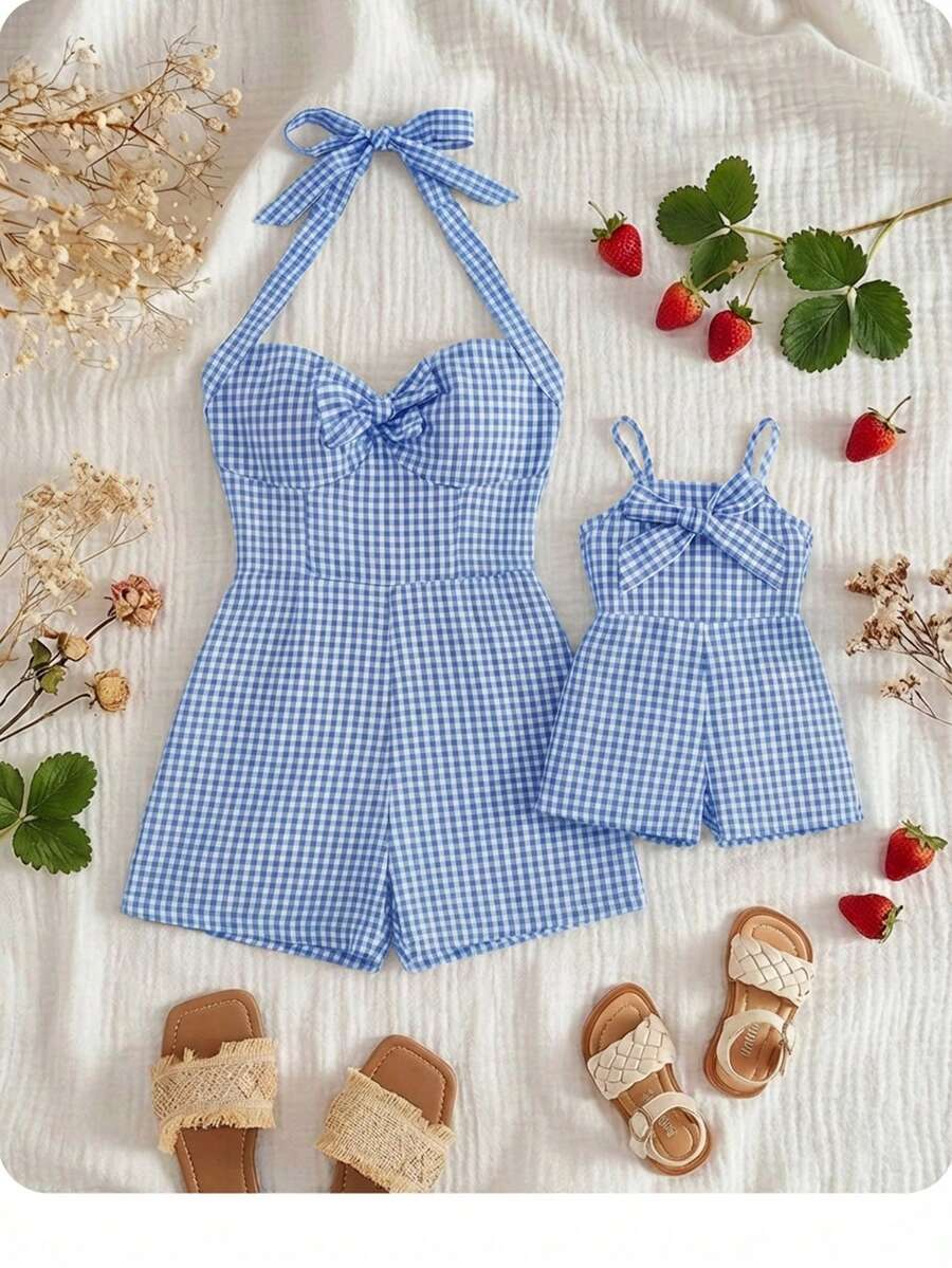 Bộ áo liền quần kẻ caro dễ thương cho mẹ và bé, có nơ, thích hợp cho mùa hè. - Xanh và trắng - Xem 1