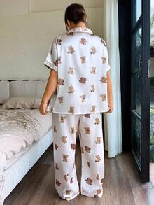 Napfluff CURVE Napfluff CURVE 卡通熊印花仿丝绸翻领短袖睡衣套装，加大码 - 杏色 - 查看 2