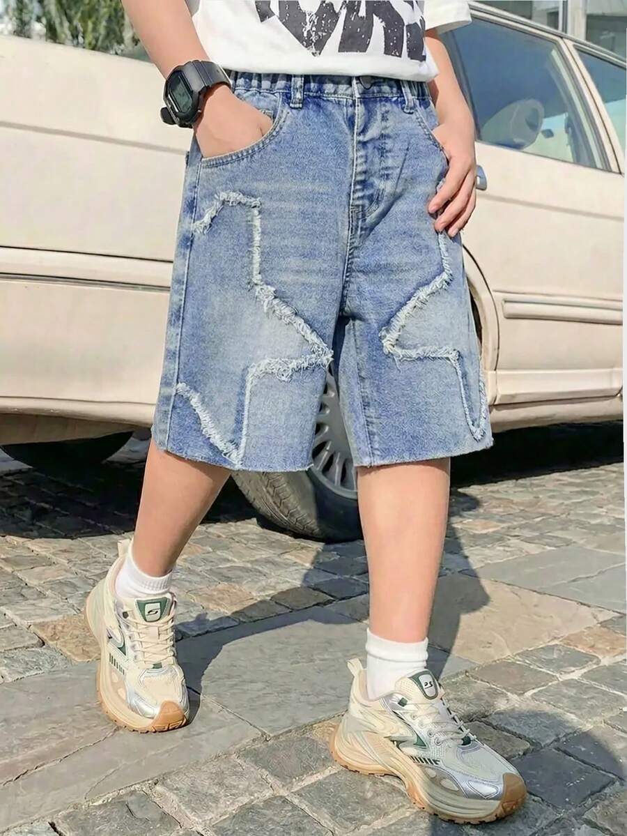 男童复古美式牛仔短裤，春夏新款，做旧星形拼接宽松直筒休闲短裤，柔软棉质面料，适合度假、日常穿着、上学、通勤、聚会、居家、节日等场合。 - 中等水洗藍 - 查看 1