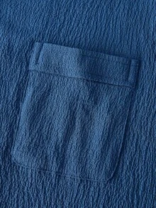 海軍藍男士短袖印花休閒襯衫，夏季度假風，老錢風，素色領口，前胸與口袋設計 - 霧霾藍 - 查看 6