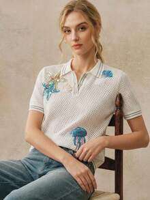 Anewsta 女士夏季度假休闲时尚小众设计镂空网纱海洋刺绣亮片撞色Polo领白色针织短袖上衣。适合度假、夏季休闲、日常穿着和外出活动。 - 白色 - 查看 6