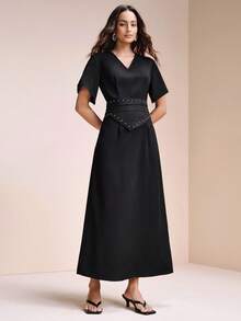 SHEIN Zanirela Robe midi élégante à col en V noir - détail de taille clouté, manches courtes, sophistication intemporelle pour le soir et le bureau - Noir - Voir 5