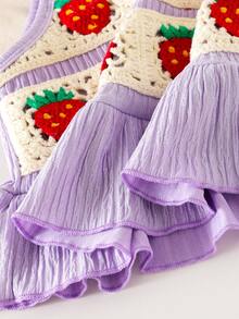 SHEIN 2 peças/Conjunto Meninas (Pequeno) Regata com Babados Texturizados de Morango e Calça Jeans com Bolso Bordado de Morango, Conjunto de Férias de Verão - Roxo - Visão 6
