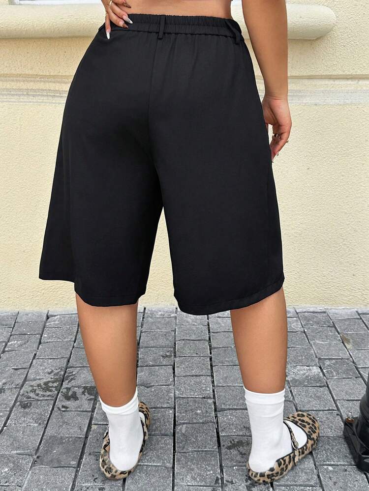 Dazy Plus Plus Size Women's Solid Color Pleated Pocket Bermuda Shorts, Casual Retro Spring/Summer Pants, Black