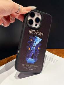 HARRY POTTER X SHEIN 这款哈利波特卡通图案二合一手机壳采用TPU+PC材质，兼具防震磨砂质感和皮革纹理，可有效防止手汗。精致的心形图案能有效保护您的苹果14/15和16/17 Pro Max手机。 - 彩色 - 查看 4