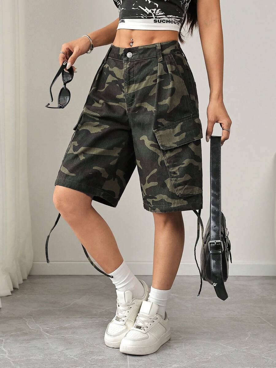 SHEIN PETITE 女士迷彩图案工装口袋宽松休闲牛仔百慕大短裤 - 軍綠色 - 查看 1