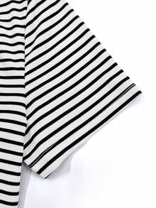 Elenzga Nueva camiseta casual elegante de manga corta con cuello en V acanalado, diseño de falso pliegue y ajuste ceñido para mujeres jóvenes - Blanco y Negro - Ver 4