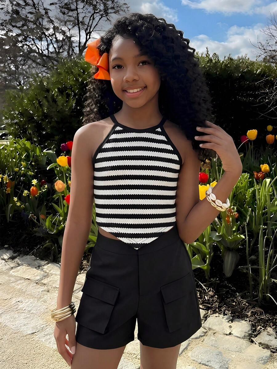 Sparklyn Set de 2 piezas: Top de punto sin mangas con escote halter asimétrico de estilo tropical casual + Pantalones cortos de carga tejidos a juego para niñas, conjunto de hermanas para vacaciones en la playa - Rojo - Ver 1