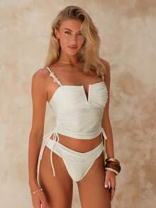 Swim Chiccia Bộ bikini 2 mảnh gồm áo tankini dài xếp ly và quần tam giác xếp ly, chất liệu vải đá mịn, thanh lịch. - Màu be - Xem 5