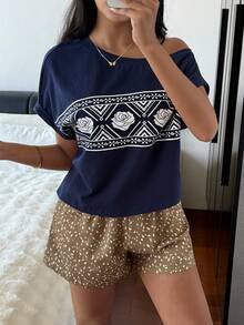 DAZY 2 Stück/Set Damen Locker Sitzende Ditsy Blumen Asymmetrischer Ausschnitt Kurzarm T-Shirt und Shorts Pyjama Set, Sommer - marineblau - Übersicht 3