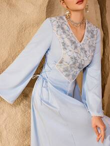 Vestido de manga larga de ajuste ceñido con cuello en V, encaje bordado y cintura ceñida, elegante para fiestas - Azul - Ver 8