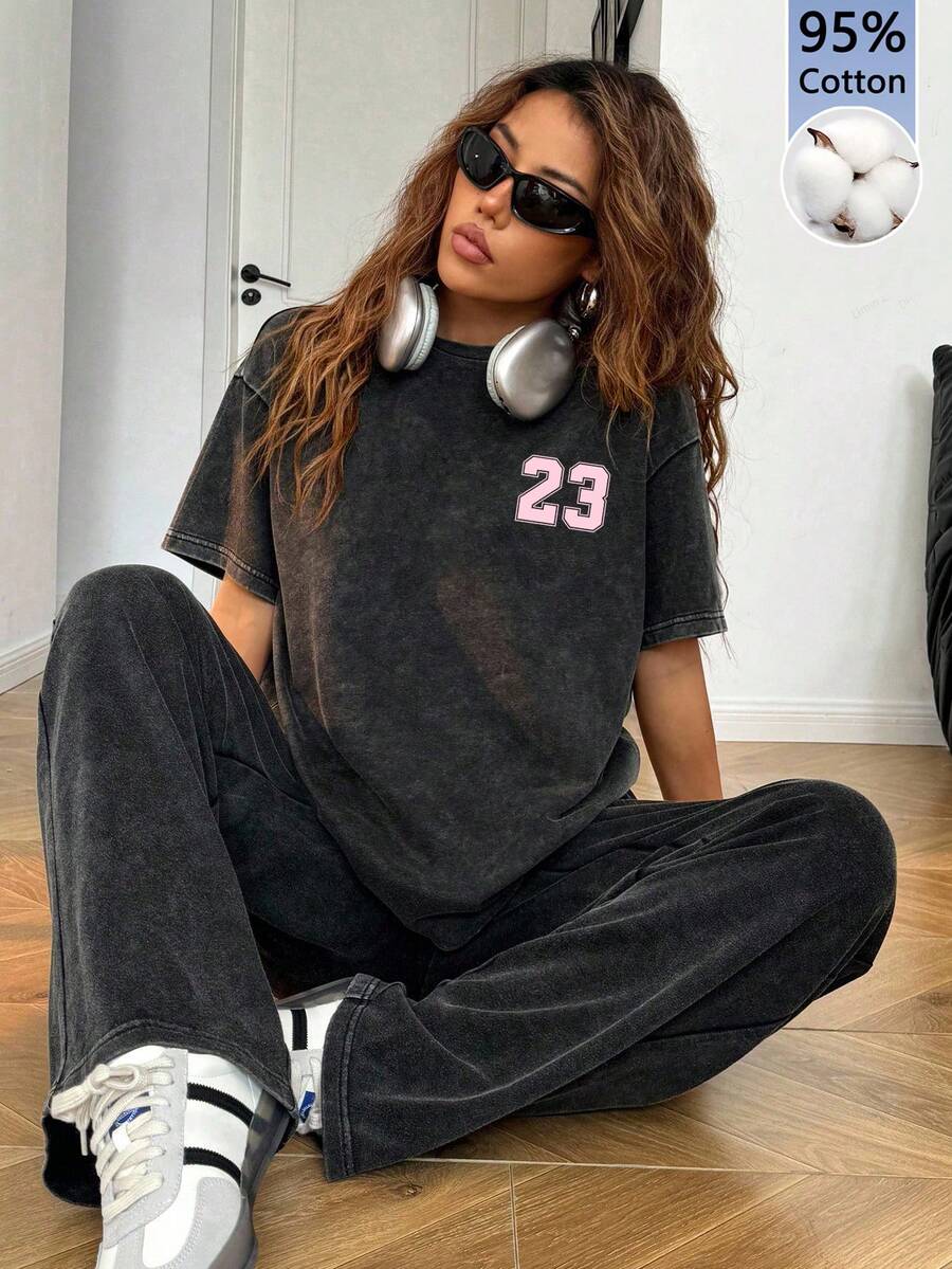 SHEIN EZwear 95%纯棉水洗雪花图案休闲简约运动街头服饰，适合派对、聚会、机场等场合，饰有粉色数字、英文字母和学院风印花，是音乐节和夏季休闲穿着的理想之选，女士休闲套装 - 黑色 - 查看 1