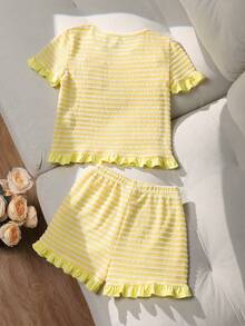 SHEIN Set de 2 piezas para niñas (talla grande) - Conjunto de camiseta, diseño europeo lindo con rayas de punto, decoración de estrella de mar, volantes en el bajo, cuello redondo, manga corta y pantalones cortos sueltos, adecuado para salidas diarias, fiestas y actividades al aire libre en verano - Amarillo - Ver 2