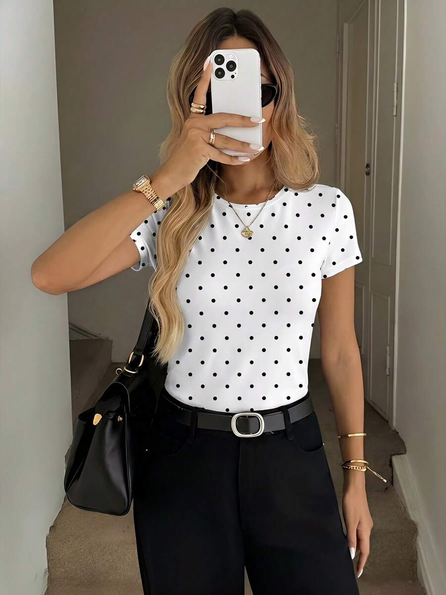 SHEIN LUNE 休闲简约复古优雅百搭暖白波点印花图案，适合海滩、度假、女士夏季穿着，女士圆领修身短袖T恤，春夏款。 - 彩色 - 查看 1