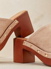 Solezae Zuecos de mujer con plataforma y tachuelas en ante topo - Tacón grueso retro, cómodo y elegante. Para Navidad - Beis - Ver 6