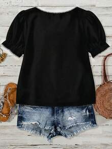 SHEIN VCAY Áo kiểu nữ cỡ lớn dáng rộng, cổ vuông, tay phồng, trang phục thường ngày, họa tiết hoa vỏ sò, họa tiết hoa, thích hợp cho kỳ nghỉ hè thanh lịch. - Đen và trắng - Xem 2