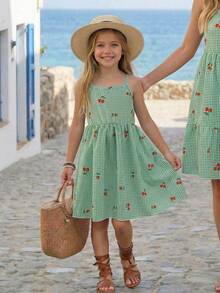 SHEIN 少女格子樱桃印花荷叶边休闲度假吊带裙 - 綠色 - 查看 1