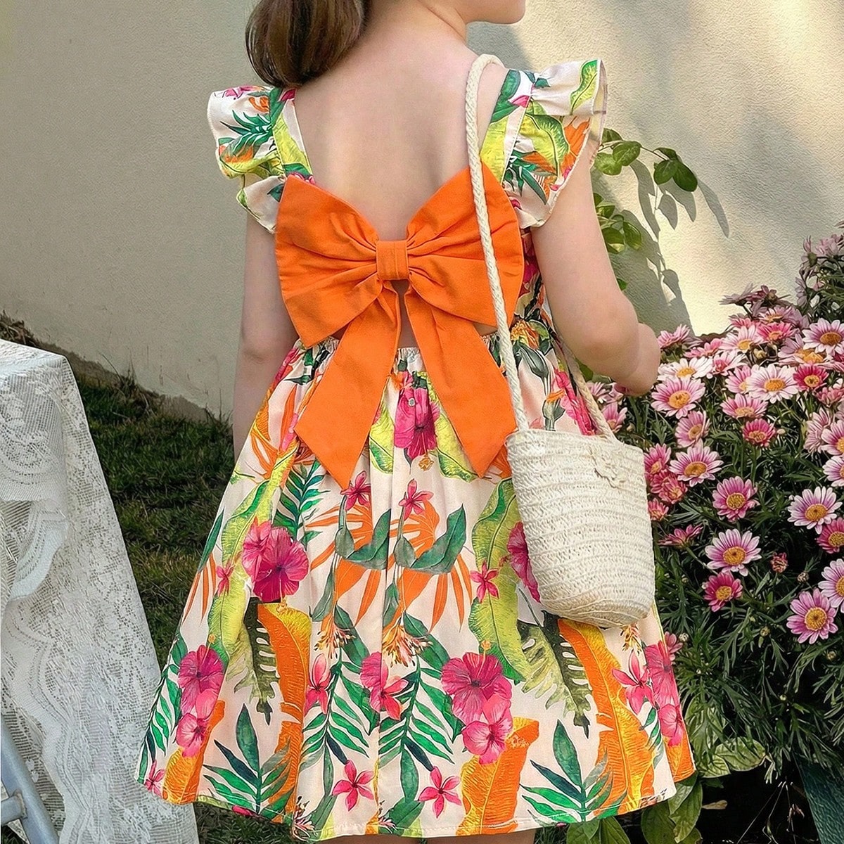 Vestido casual de niña con cuello cuadrado, volantes en el bajo y estampado floral ditsy de gasa