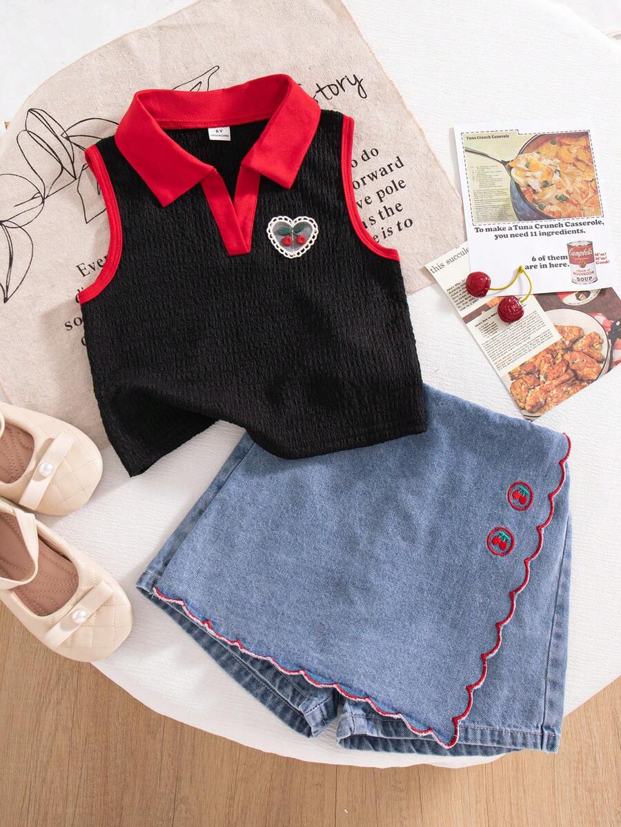 SHEIN Playful Pals Bộ 2 món cho bé gái tuổi teen, áo polo không tay chất liệu vải dệt kim họa tiết hoa anh đào 3D và chân váy ngắn denim thêu hoa anh đào viền bèo nhún.