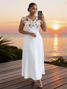 SHEIN Lady CURVE Vestido elegante de talla grande para mujer con bordado floral y parches de malla - Blanco - Ver 5