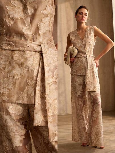 MOTF PREMIUM ÁO KHOÁC NỮ MÀU KHAKI VẢI JACQUARD KHÔNG TAY THẮT EO