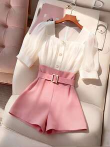 SHEIN Franclia Bộ áo liền quần nữ, bộ áo liền quần ngắn tay nữ, bộ áo liền quần cổ vuông tay ngắn phối màu hồng/trắng cho ngày Valentine, thiết kế cúc hình chữ Hán, cạp chun điều chỉnh được với họa tiết hoa cúc, dáng ôm, quần ống đứng xòe rộng dáng chữ A, thanh lịch và đa năng cho trang phục công sở hàng ngày, phong cách đường phố và trang phục thường ngày. Bộ đồ nữ, trang phục mùa hè nữ, bộ đồ ngắn cho nữ, trang phục thanh lịch, quần áo cỡ nhỏ XXS cho phụ nữ. - Nhiều màu - Xem 6