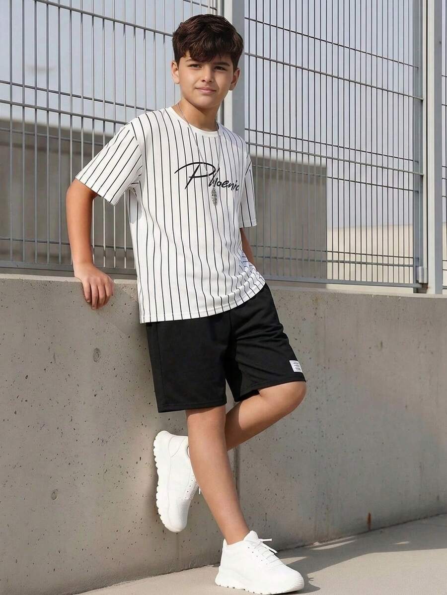 SHEIN Conjunto de camiseta de cuello redondo a rayas suave y pantalones cortos para adolescentes varones, de estilo universitario casual, cómodo, minimalista y práctico, adecuado para uso diario, escuela, salidas, deportes y fiestas de vacaciones - Blanco - Ver 1