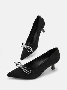 CUCCOO CURVES Scarpe da donna con ampia vestibilità, punta affusolata, tacco sottile, con strass neri, cinturino sottile con fiocco e fibbia, semplici e classiche, comode per l'uso quotidiano, con tacco alto rinforzato, taglie grandi - nero - Visualizzare 6
