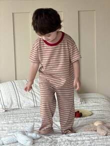 DAZY Bộ đồ ngủ cho bé trai, gồm áo thun dài tay cổ tròn kẻ sọc và quần dài. - màu xanh lá - Xem 5
