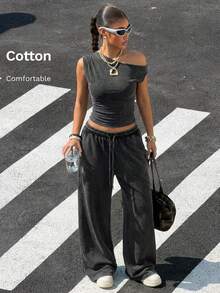 Muchica Bộ đồ thể thao gồm áo dệt kim màu đen dáng ôm sát vai bất đối xứng và quần ống rộng cạp chun có dây rút. - màu đen - Xem 1