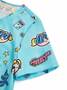 PopScrub THE POWERPUFF GIRLS X SHEIN 女款秋季清新淺藍色泡泡獨家滿版印花V領刷手衣，口袋短袖卡通IP聯名制服工作服女僕動漫風 - 藍色 - 查看 5