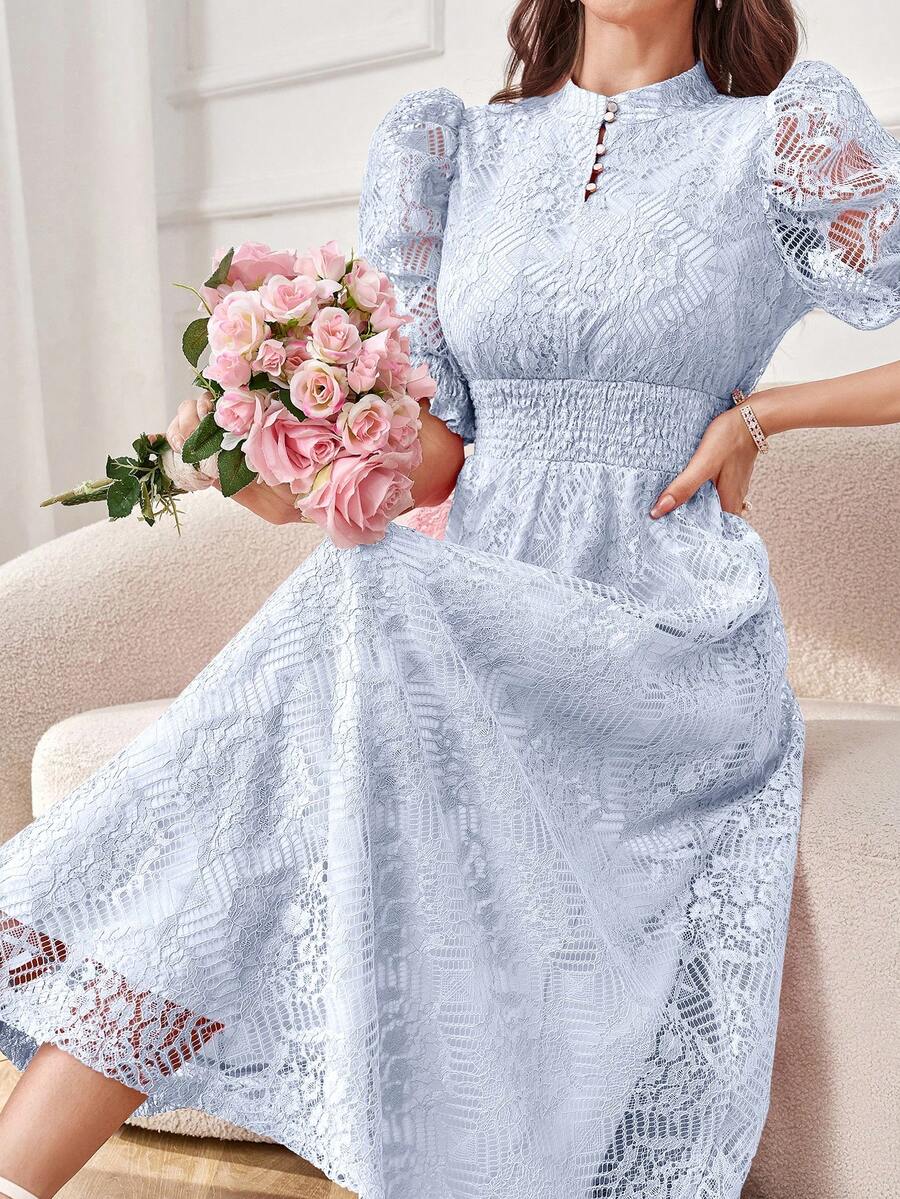 Modelyn 蕾丝拼接纽扣细节收腰连衣裙，优雅晚宴派对长裙
