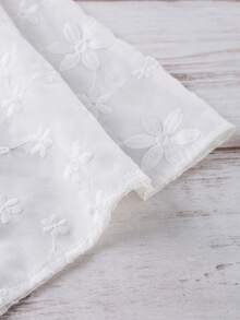 GlowEve CURVE Áo kiểu nữ cỡ lớn, phong cách thường ngày, cổ chữ V, thêu họa tiết, có khuy trang trí. - trắng - Xem 5
