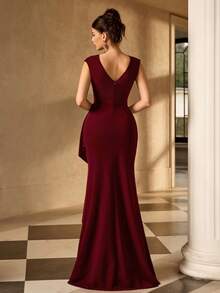 Coutiva Sequin Patchwork Ruffle Mermaid Hem Luxurious Mother Of The Bride Dress Burgundy V-Neck Mermaid Evening Gown Slim Fit Banquet Long Gown Mother Of The Bride Dress Premium Stretch Crepe Fabric Cross Pleated Ruched Bust High Waisted Fitted Waist Classic Mermaid Silhouette Wedding Formal Ceremony Formal Holiday Celebration Spring Wedding Peak Season Timeless Elegant Luxury Deep Burgundy Red - Burgundy - View 3