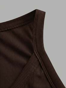 Slaydiva 2026春夏新款休闲百搭纯白色罗纹V领露背褶皱女式背心。适合约会、情人节、婚礼季、派对、夜店、运动、瑜伽、度假、海滩、波西米亚风、沙滩、返校、日常出行、下午茶、早午餐、机场穿搭等场合。 - 棕色 - 查看 4