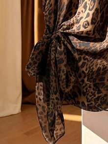 Franclia Blus Chiffon Motif Leopard Ukuran Besar dengan Pita Ikat, Musim Semi/Panas - Coffee Brown - View 4