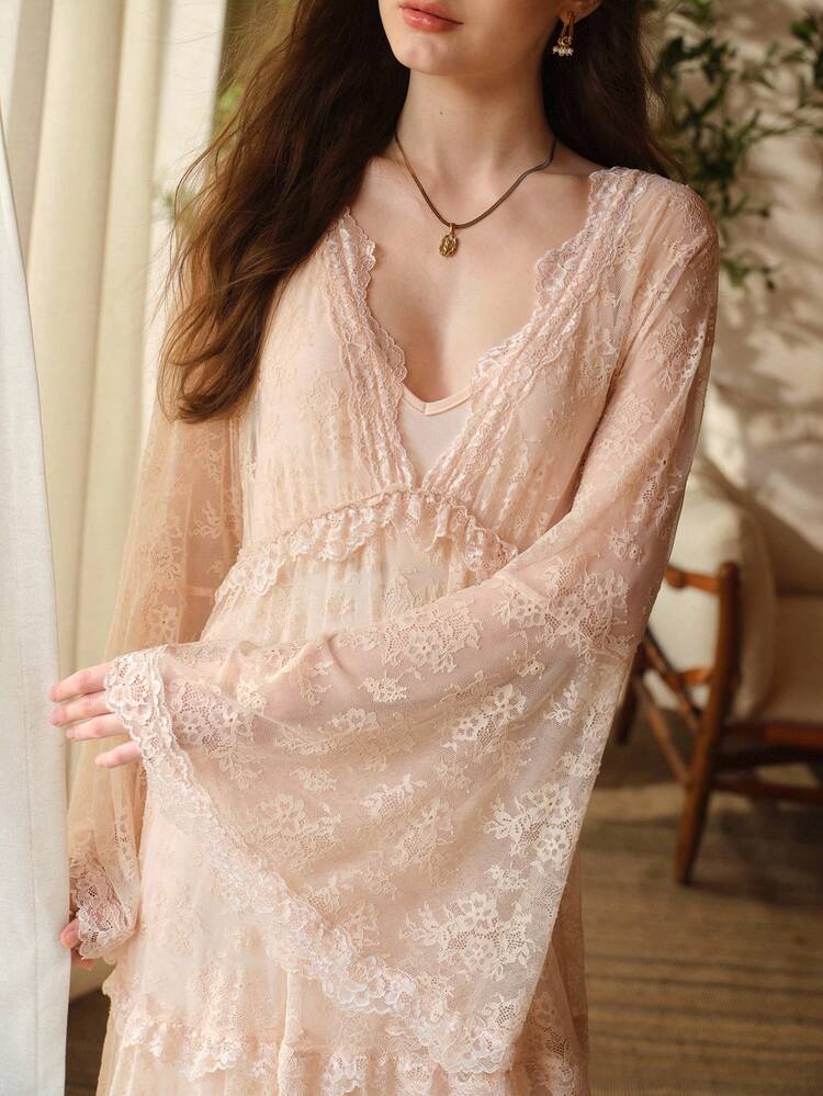 ELEGANT ROMANTIC LACE LONG LOOSE RUFFLED HEM NIGHTGOWN, SPRING/SUMMER