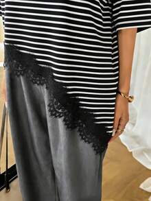 SHEIN LUNE 女士休闲复古条纹英文字母刺绣不对称下摆蕾丝拼接T恤，百搭日常穿搭，春夏休闲上衣，适合度假、夏季、春季、春假及各种场合，包括沙滩装、休闲衬衫、外套和夏季上衣。 - 彩色 - 查看 7