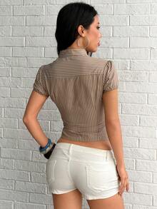 SHEIN Jeanoir Camisa ajustada con cuello recortado y rayas, de verano - Marrón - Ver 2