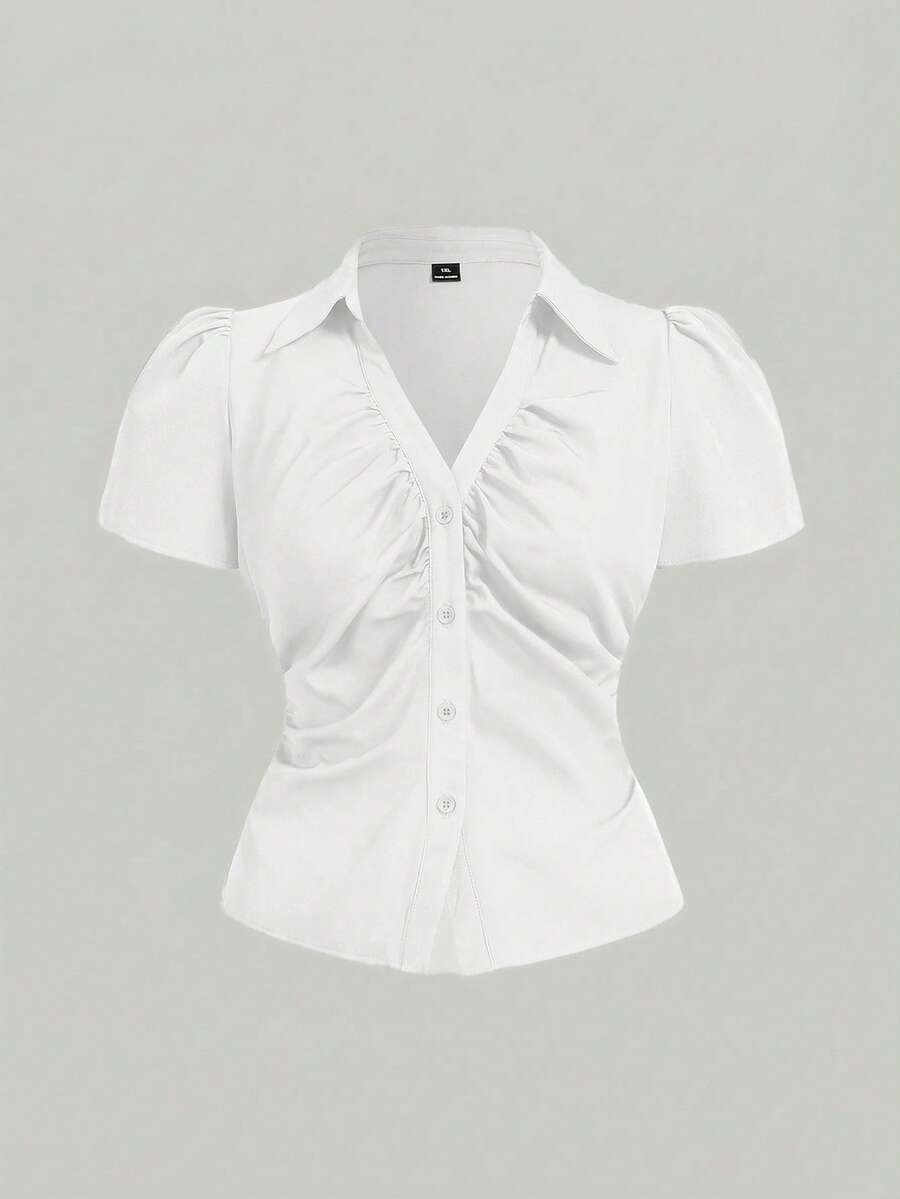 SHEIN MOD 大码女式V领荷叶边喇叭袖衬衫，收腰设计，黑色，女巫风服装，纽扣衬衫，演唱会女装，服装，机场女装，短袖衬衫 - 白色 - 查看 1