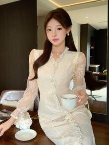 DAZY 優雅蕾絲拼接立領荷葉邊飾中長洋裝女款，秋季陽光裙 - 米色 - 查看 3