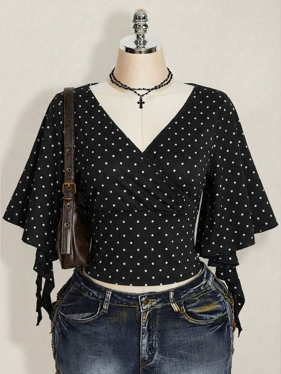SHEIN ICON Áo thun nữ cỡ lớn kiểu retro thanh lịch, cá tính, gợi cảm, hiện đại, họa tiết chấm bi đen trắng, cổ chữ V, tay bồng, phong cách Y2K, ôm sát, đa năng, phù hợp cho các lễ hội âm nhạc. - Nhiều màu - Xem 1