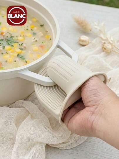 Madebyblanc 2Pcs Silicone Heat Resistant Gloves, Mini Oven Mitts, Toaster Hot Plate Clip, Anti-Slip Waterproof Cooking Pin Grips, Finger Protectors For Kitchen Baking Grilling, BBQ Baking Mittens Heat Resistant Gloves, High Temperature Resistant Kitchen Gadgets, Perfect For Air Fryer, Oven, Microwave, BBQ, Baking And Daily Cooking, Flexible Durable Easy Clean Kitchen Cooking Accessories, Ideal Gift For Mother's Day, Father's Day, Easter, Christmas &Daily Use. Home&Living