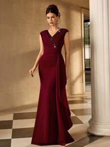 Coutiva Sequin Patchwork Ruffle Mermaid Hem Luxurious Mother Of The Bride Dress Burgundy V-Neck Mermaid Evening Gown Slim Fit Banquet Long Gown Mother Of The Bride Dress Premium Stretch Crepe Fabric Cross Pleated Ruched Bust High Waisted Fitted Waist Classic Mermaid Silhouette Wedding Formal Ceremony Formal Holiday Celebration Spring Wedding Peak Season Timeless Elegant Luxury Deep Burgundy Red - Burgundy - View 5