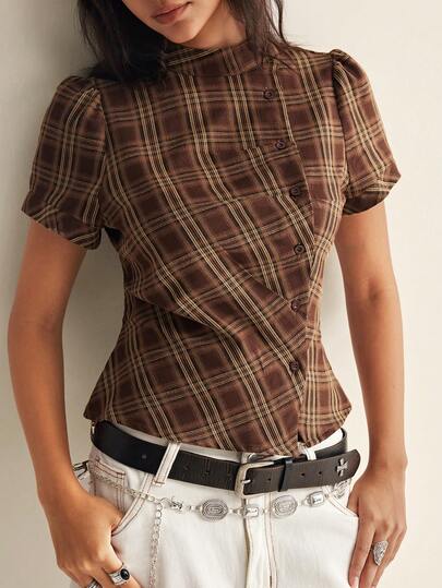 Easelle Áo sơ mi nữ tay ngắn cổ bẻ màu nâu, họa tiết kẻ caro, ôm dáng.