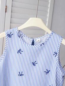 少女蓝白条纹蝴蝶结吊带背心短裤套装，纹理面料设计（无袖圆领吊带背心+背部三蝴蝶结装饰+配套短裤，通体迷你蝴蝶印花），柔软面料，适合春夏秋季穿着，甜美的蝴蝶结元素+清新廓形，适合日常穿着、学校活动、休闲聚会，宽松版型易于搭配，打造活力可爱少女造型 - 藍色 - 查看 4