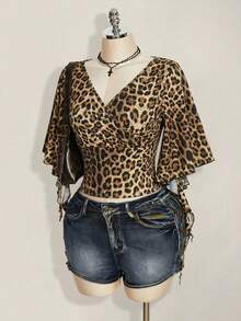 SHEIN ICON Maglietta aderente nera con scollo a V, maniche a volant, stampa leopardata, stile retrò elegante e sexy, urban modern, casual, Y2K millennium, taglie comode per donna - Multicolore - Visualizzare 3