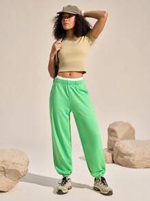 Exploreva Pantalones jogger para mujer con cintura elástica, bolsillos en diagonal y ribete de contraste - Verde - Ver 4